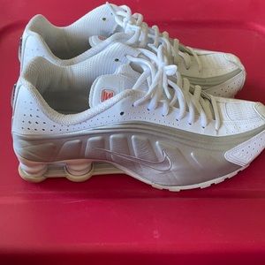 Nike Shox R4 White/Metallic Silver Size US 9